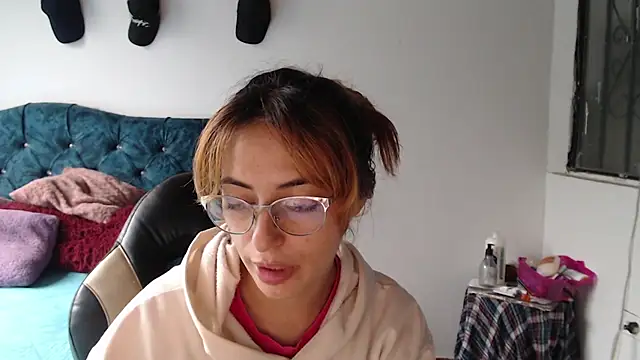 Snapshot of Kate_lorens9 chatting on May 2, 5:29 pm Kate lorens9 online show from May 2, 5:29 pm