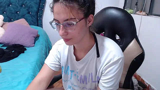 Snapshot of Kate_lorens9 chatting on May 11, 3:18 pm Kate lorens9 online show from May 11, 3:18 pm