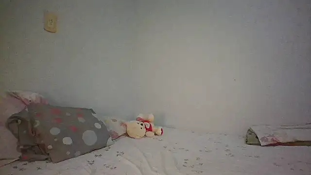 Snapshot of melodybar27 chatting on December 8, 4:50 pm melodybar27 online show from December 8, 4:50 pm