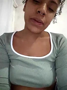 Julia Pretinha online show from April 4, 1:15 am