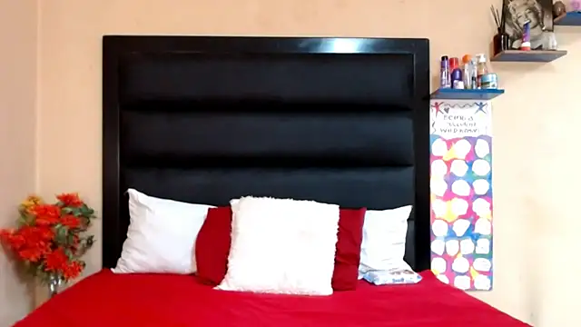 LongPussyLipsxx online show from February 7, 8:44 am