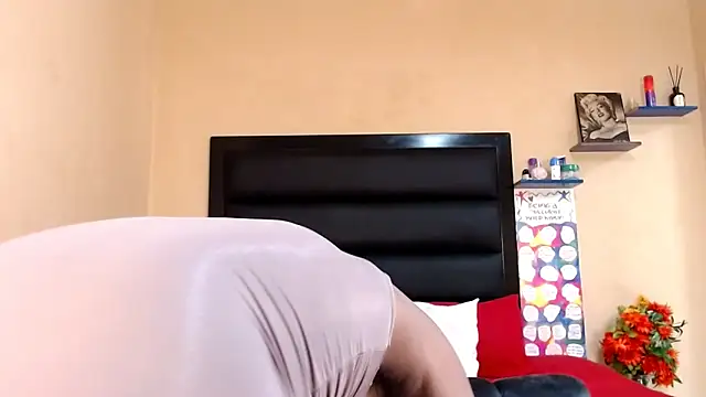 LongPussyLipsxx online show from March 18, 11:19 am