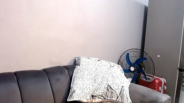 LongPussyLipsxx online show from October 12, 8:52 pm