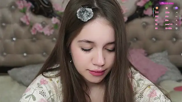 AmiLewis online show from April 1, 1:06 am