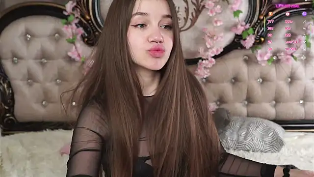 AmiLewis online show from April 5, 1:03 am