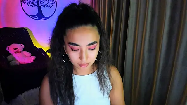 worldofkim online show from November 19, 8:09 pm