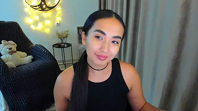 worldofkim online show from February 1, 8:07 pm