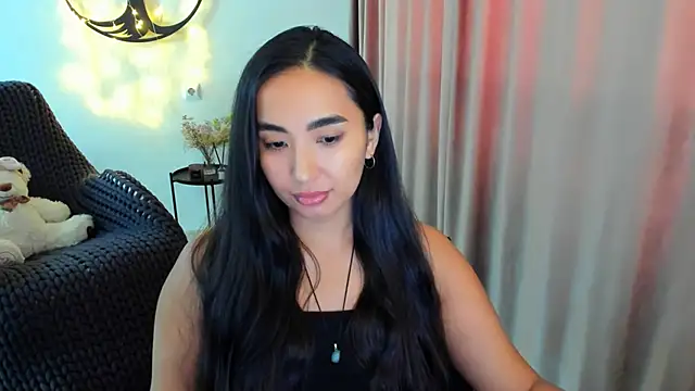 worldofkim online show from February 10, 11:03 am