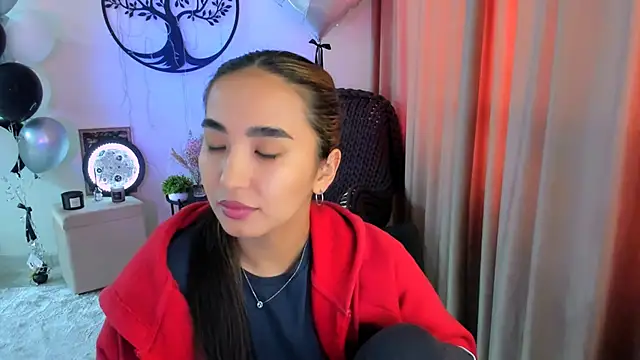 worldofkim online show from March 18, 7:44 am