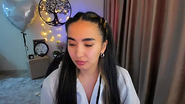 worldofkim online show from April 14, 10:32 am