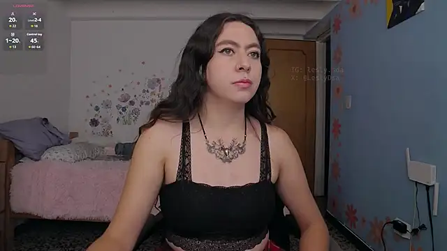 leslyyu online show from September 15, 2:17 pm