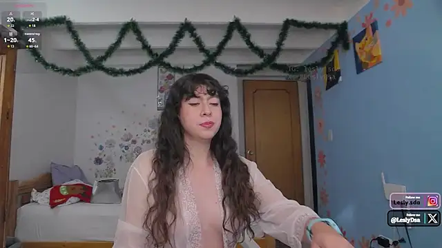 leslyyu online show from December 3, 8:29 pm