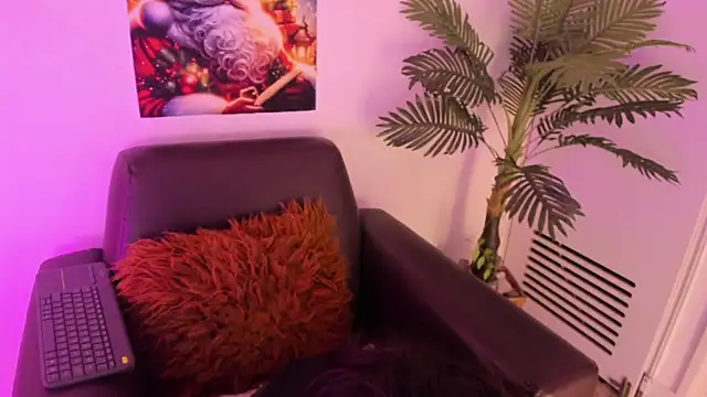 Miia Thompsonn online show from December 4, 3:04 am