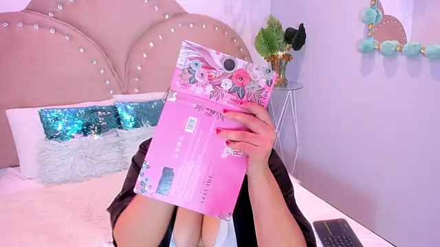 Miia Thompsonn online show from September 30, 3:22 am