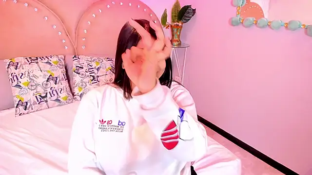 Miia Thompsonn online show from December 5, 3:26 am