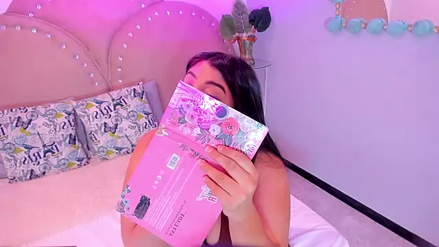 Miia Thompsonn online show from February 11, 3:33 am