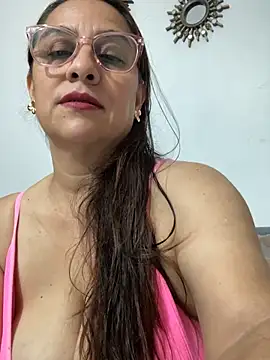 Snapshot of brendasexywet chatting on October 18, 7:47 pm brendasexywet online show from October 18, 7:47 pm