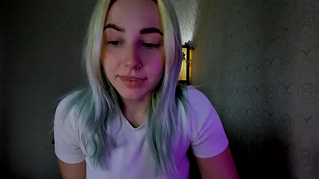 Snapshot of coraline_meow chatting on December 18, 6:32 am coraline meow online show from December 18, 6:32 am