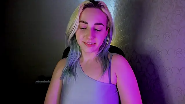 Snapshot of coraline_meow chatting on December 19, 6:56 pm coraline meow online show from December 19, 6:56 pm