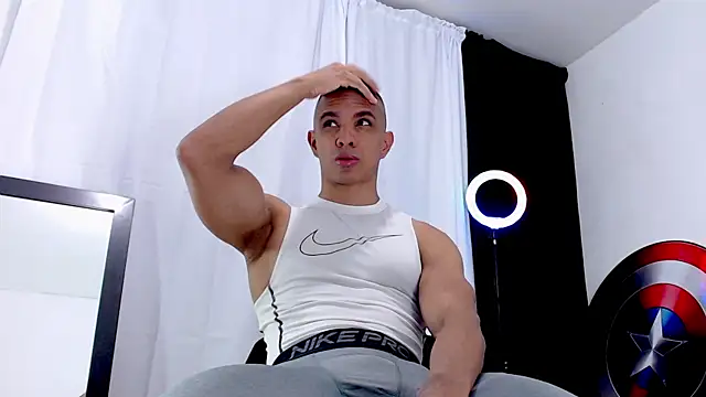 Antonywebb94 online show from May 17, 11:12 pm