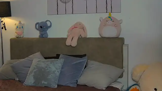 CassKiera online show from November 17, 5:57 am