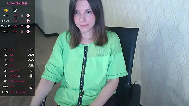 Snapshot of LisaHeart chatting on June 22, 11:57 pm LisaHeart online show from June 22, 11:57 pm