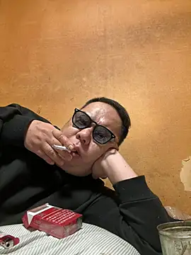 punk0805 online show from April 7, 11:43 am