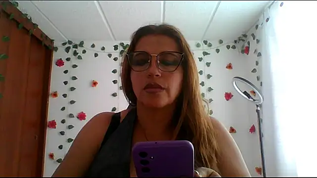 Snapshot of RossanaLionheart chatting on March 15, 7:27 pm RossanaLionheart online show from March 15, 7:27 pm