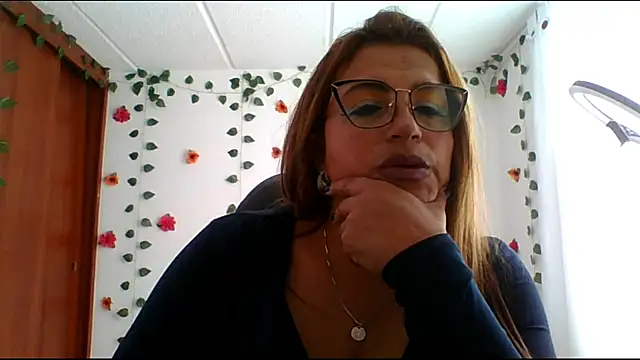 Snapshot of RossanaLionheart chatting on March 21, 7:24 pm RossanaLionheart online show from March 21, 7:24 pm