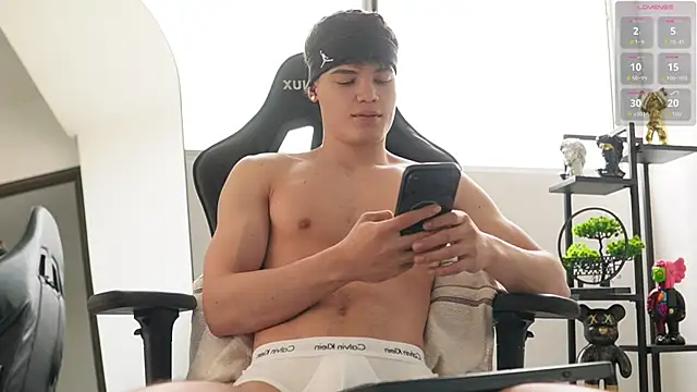 Max cortes1 online show from October 20, 4:07 pm