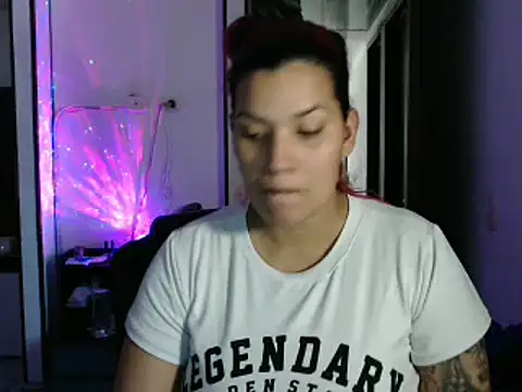 Snapshot of CarolinaRincon chatting on February 12, 10:26 pm CarolinaRincon online show from February 12, 10:26 pm