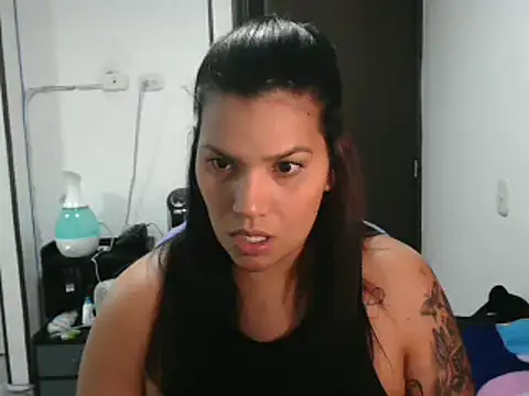 Snapshot of CarolinaRincon chatting on March 5, 3:08 am CarolinaRincon online show from March 5, 3:08 am