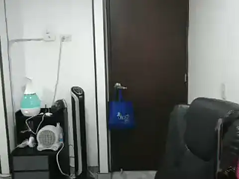 Snapshot of CarolinaRincon chatting on March 6, 8:27 pm CarolinaRincon online show from March 6, 8:27 pm