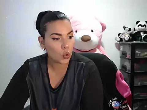 Snapshot of CarolinaRincon chatting on November 22, 11:48 pm CarolinaRincon online show from November 22, 11:48 pm