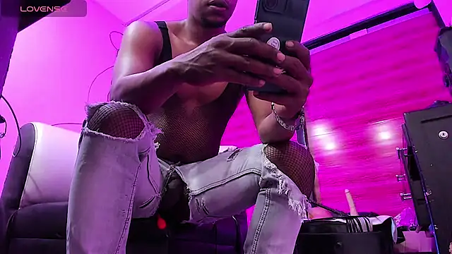 Snapshot of AlejoKhalifa_ chatting on February 13, 9:30 am AlejoKhalifa online show from February 13, 9:30 am