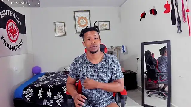 Snapshot of AlejoKhalifa_ chatting on October 28, 9:02 am AlejoKhalifa online show from October 28, 9:02 am