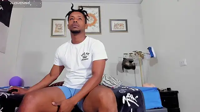 Snapshot of AlejoKhalifa_ chatting on November 5, 9:20 am AlejoKhalifa online show from November 5, 9:20 am