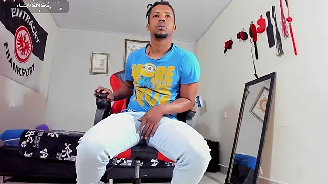 Snapshot of AlejoKhalifa_ chatting on November 10, 7:40 am AlejoKhalifa online show from November 10, 7:40 am