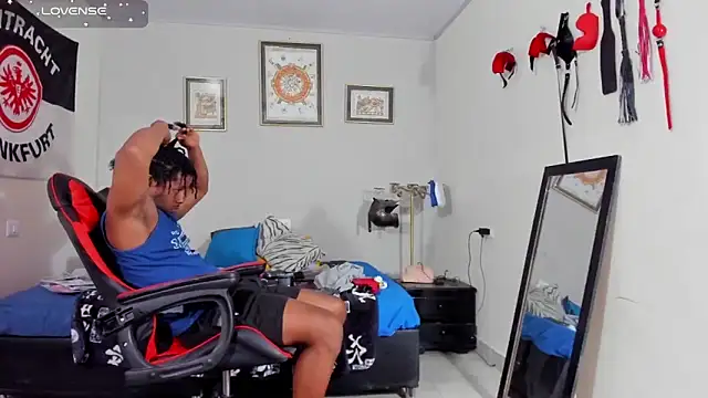 Snapshot of AlejoKhalifa_ chatting on November 18, 2:17 am AlejoKhalifa online show from November 18, 2:17 am