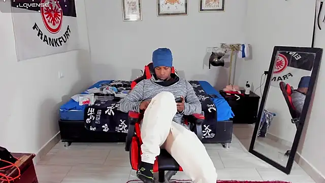 Snapshot of AlejoKhalifa_ chatting on November 25, 10:15 am AlejoKhalifa online show from November 25, 10:15 am