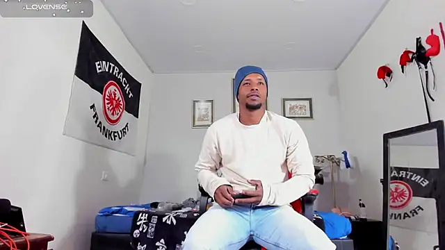 Snapshot of AlejoKhalifa_ chatting on November 25, 10:21 pm AlejoKhalifa online show from November 25, 10:21 pm