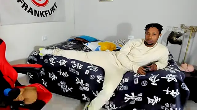 Snapshot of AlejoKhalifa_ chatting on November 27, 12:13 am AlejoKhalifa online show from November 27, 12:13 am