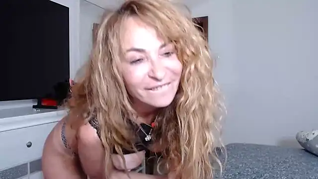 LadyyEvolet online show from May 19, 4:13 pm