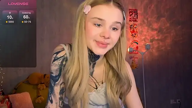 Britney Lynch online show from February 7, 7:06 pm