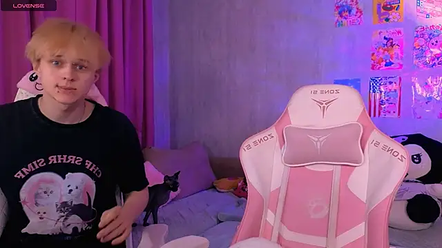 Britney Lynch online show from March 9, 7:40 pm