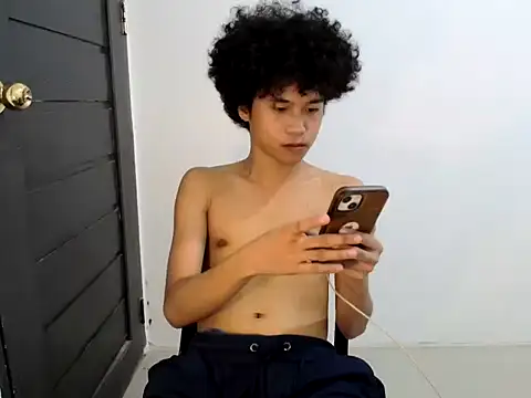 Asiantwink21 online show from April 12, 1:49 pm