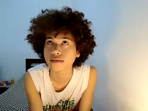 Snapshot of Asiantwink21 chatting on June 25, 6:40 am Asiantwink21 online show from June 25, 6:40 am