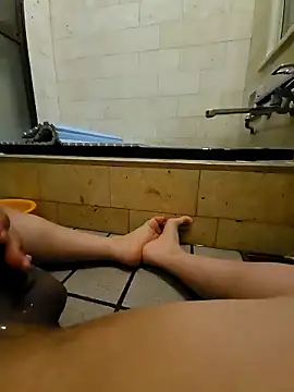 Snapshot of gudaguda1574 chatting on October 6, 6:27 pm gudaguda1574 online show from October 6, 6:27 pm