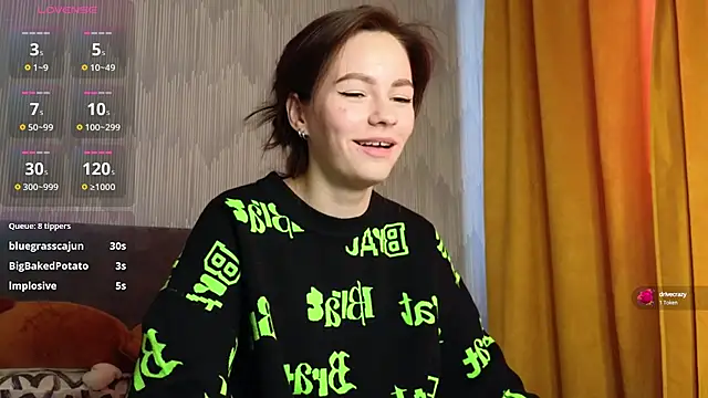 Snapshot of girl_with_snaketatto0 chatting on January 23, 7:22 am girl with snaketatto0 online show from January 23, 7:22 am