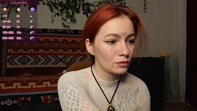 Snapshot of girl_with_snaketatto0 chatting on December 22, 12:51 am girl with snaketatto0 online show from December 22, 12:51 am